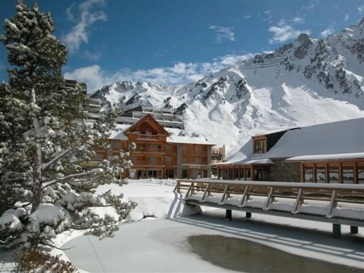 Appartement Cosy 4 Pers. Avec Terrasse, Piscine, Fitness Et Parking - A 300M Des Pistes - Fr-1-404-336 La Mongie 0*,  Fransa